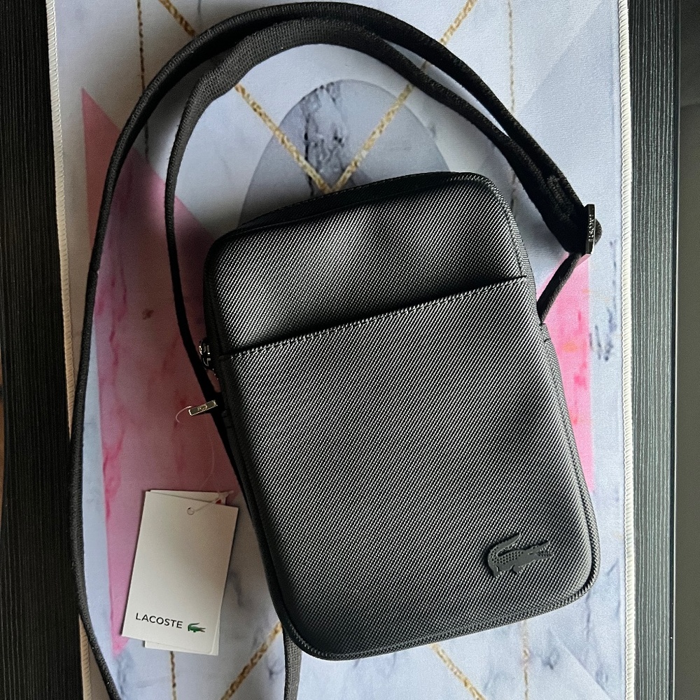 LACOSTE Men's Classic Petit Piqué Vertical Zip Bag BLACK